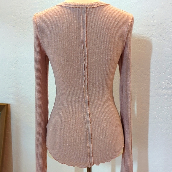 WE THE FREE  LUREX/Shimmer BABY BELLA TEE Medium PINK - Picture 4 of 16